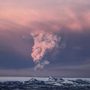 ภูเขาไฟไอซ์แลนด์ระเบิด