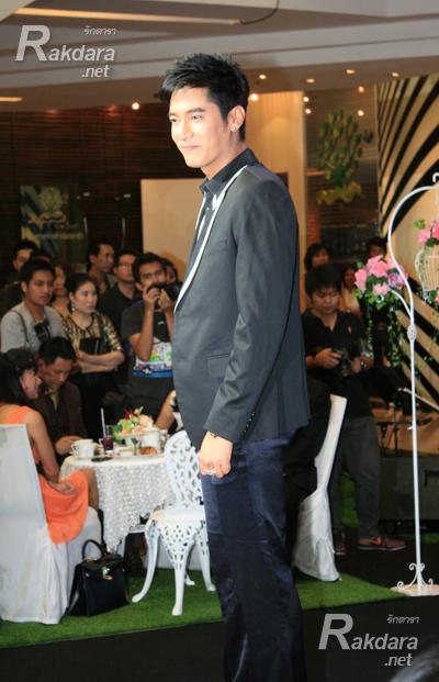 วี วีรภาพ