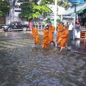 ท่าพระจันทร์