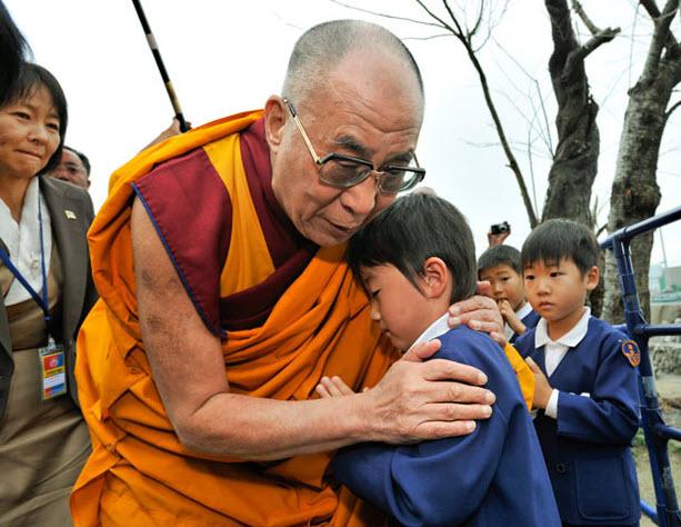 กอด..หลังภัยพิบัติ @DalaiLama