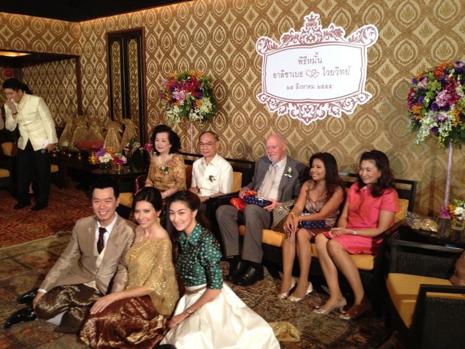 งานหมั้น ลิซ่า บ๊อบบี้