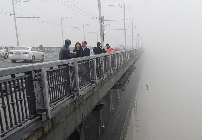 ภาพกระโดดสะพานตาย