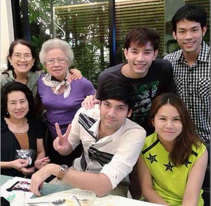 บอม ธนินทร์ 