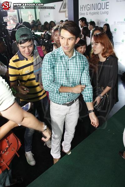 อั้ม อธิชาติ