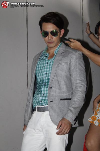 อั้ม อธิชาติ