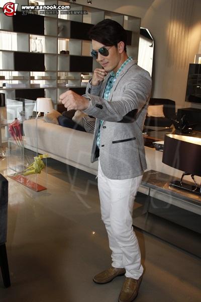 อั้ม อธิชาติ