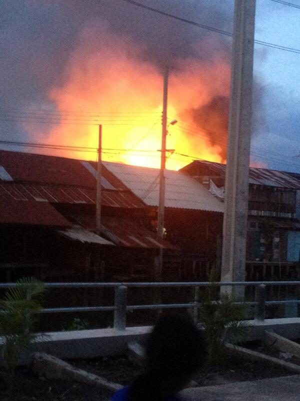 ไฟไหม้ ชุมชนหลังตลาดหัวตะเข้