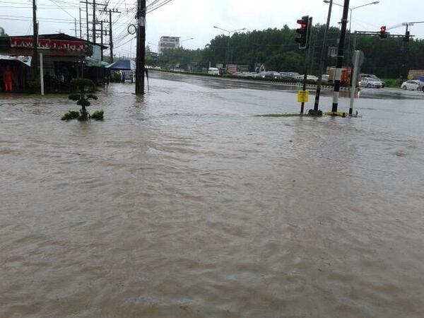  สี่แยก อ.ขลุง จ.จันทบุรี 