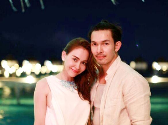 อั้ม อธิชาติ