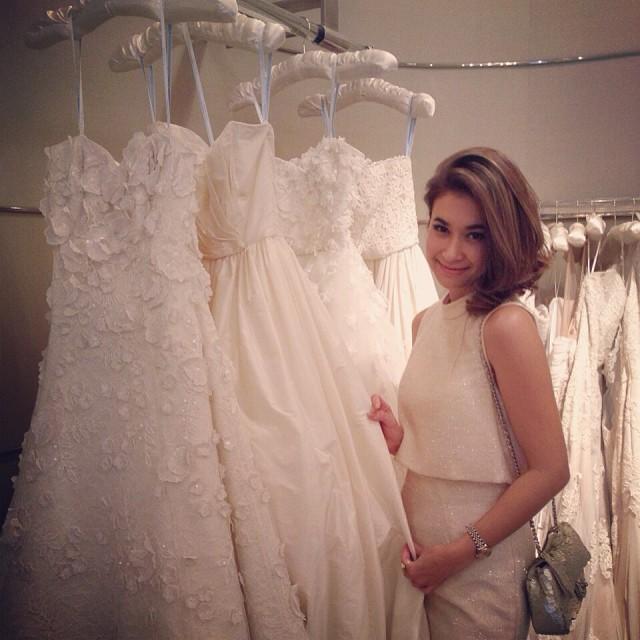 ชุดแต่งงาน เอมี่ กลิ่นประทุม