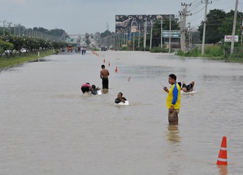 น้ำท่วมถนนมิตรภาพ 20/10/56