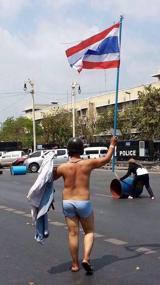 ภาพเหตุปะทะผ่านฟ้า 