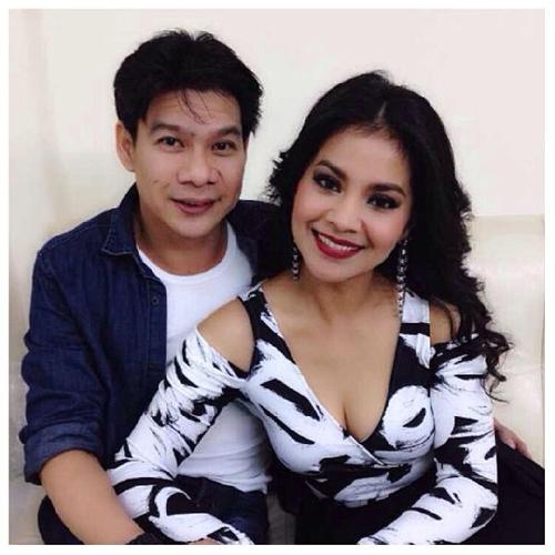 นุ้ย เชิญยิ้ม