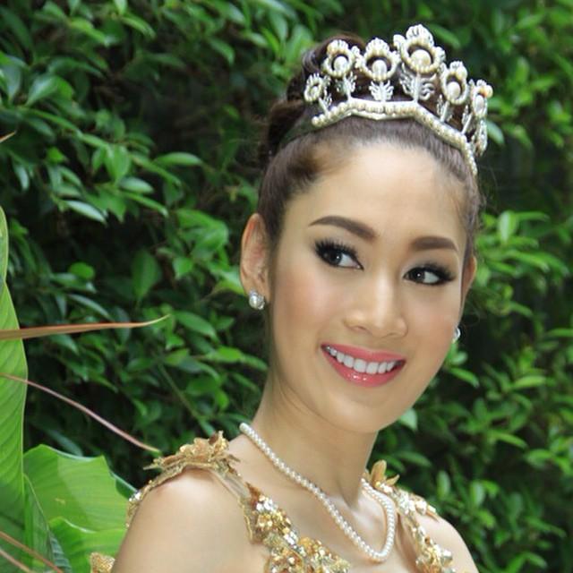 น้ำเพชร  บัวขาว 