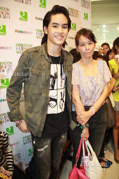 เก้า จิรายุ แม่ก้อย