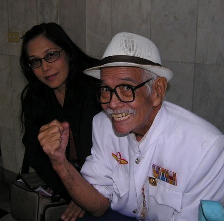 โกร่ง กางเกงแดง