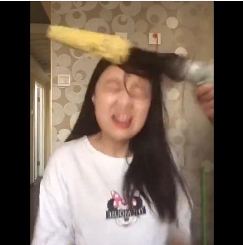 คลิปสาวจีนกินข้าวโพด