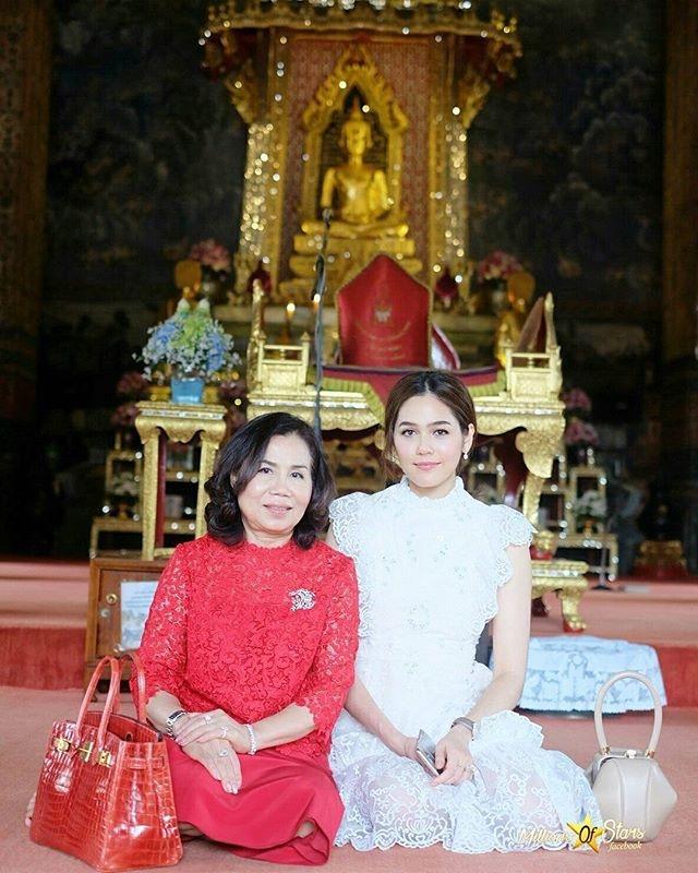 ชมพู่ อารยา ทำบุญวันเกิด