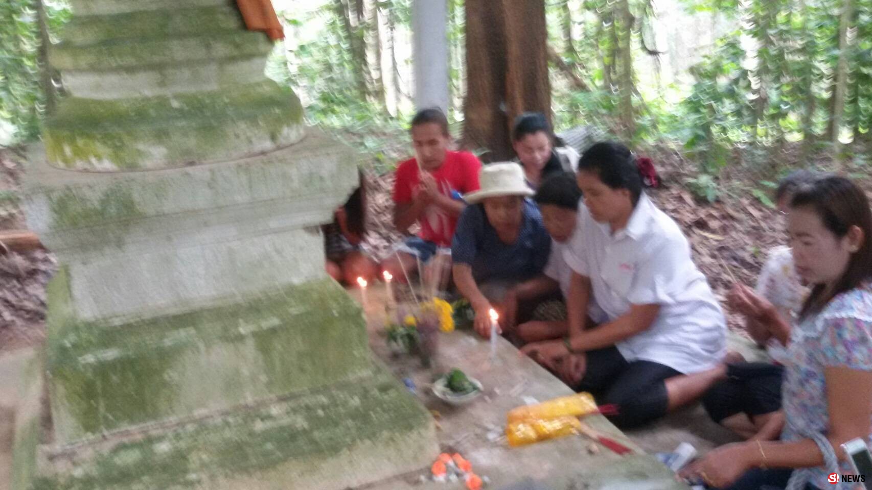 ชาวบ้านแห่ขอหวยบัวใส่กระดูกทวดชู เพื่อนสนิทพ่อท่านคล้ายวาจาสิทธิ์