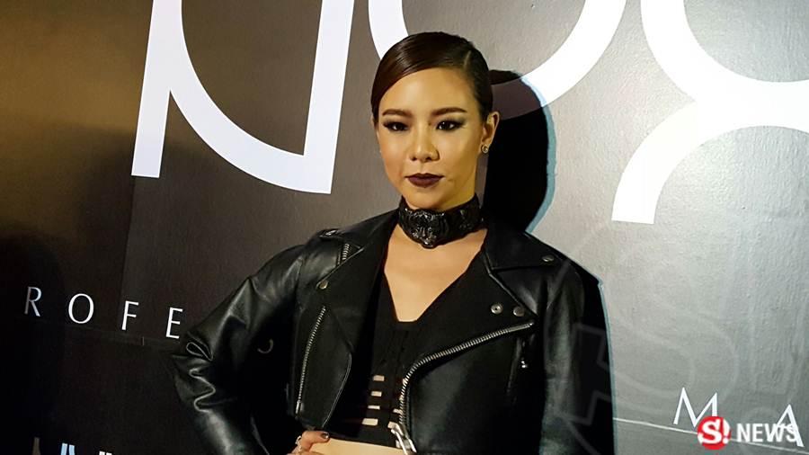 คริส หอวัง หน้าเปลี่ยน