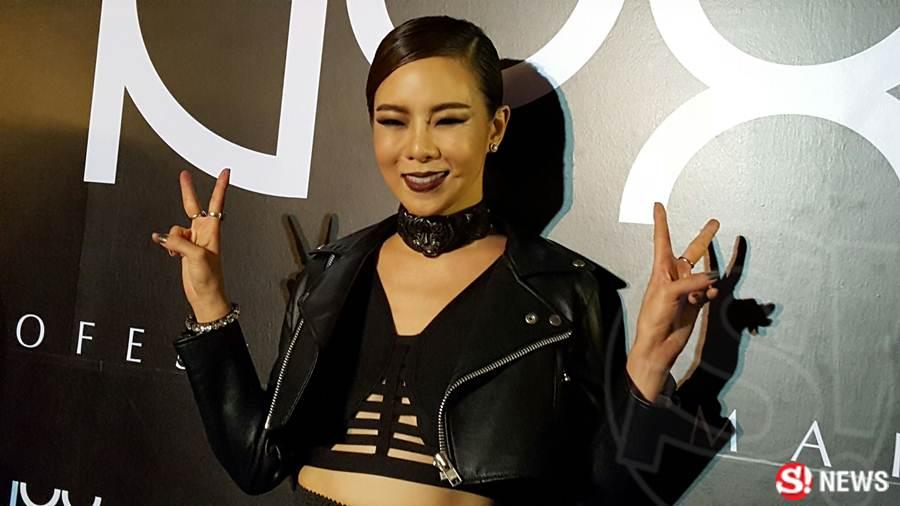 คริส หอวัง หน้าเปลี่ยน