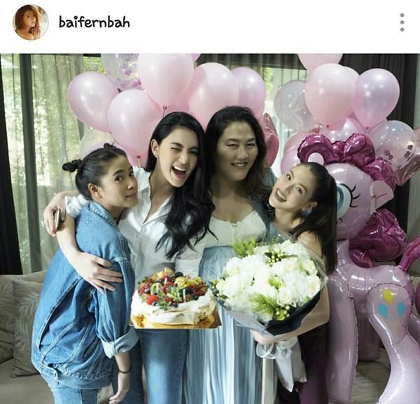 ใหม่ ดาวิกา