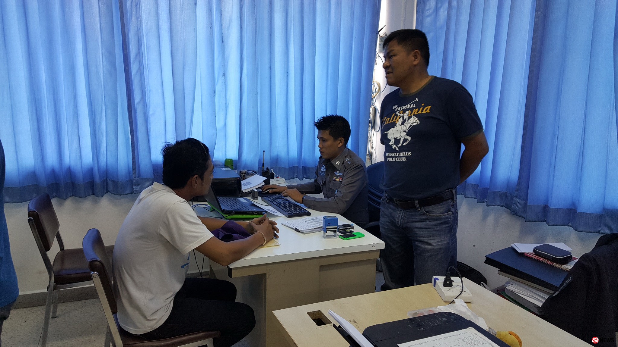 นนทบุรี มอบตัวแล้วหนุ่มใหญ่ขับเก๋งวีออสมือยิงสาเหตุถูกจี้ท้ายเปิดไฟไล่