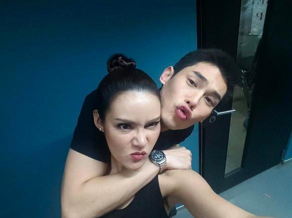 หญิง รฐา