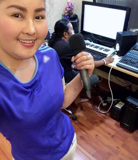 หญิงลี ศรีจุมพล