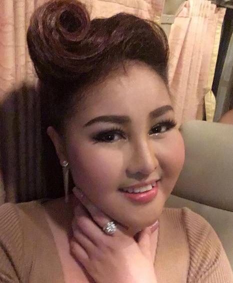 หญิงลี ศรีจุมพล