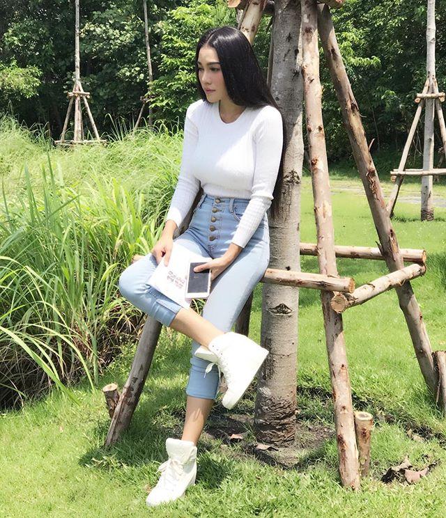 เอมมี่ อมลวรรณ บวช