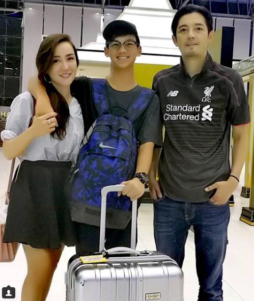 หนุ่ม นิโคล