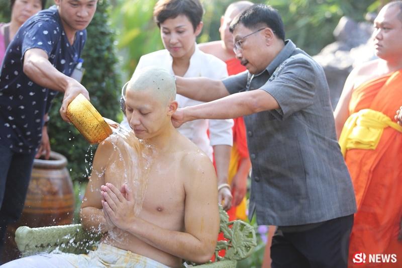 หมาก ปริญ บวช