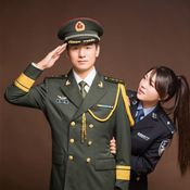 คู่รักตำรวจ-ทหารจีน