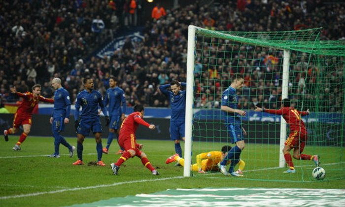 เปโดรซัด"กระทิง"บุกเฉือนตราไก่ 10คน 1-0+คลิป