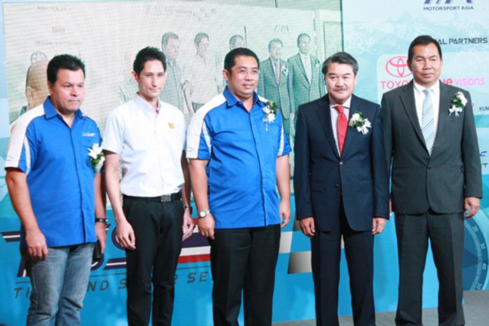 ระเบิดศึกรถยนต์ทางเรียบชิงถ้วยเจ้าฟ้าชายฯ