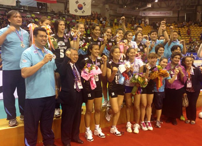 วอลเลย์บอลสาวเตรียมนำเหรียญถวายพระเทพ