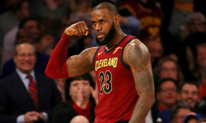 เหนือมนุษย์! "คิงเจมส์" ทำสถิติประวัติศาสตร์คนแรกของ NBA ในเกมล่าสุด