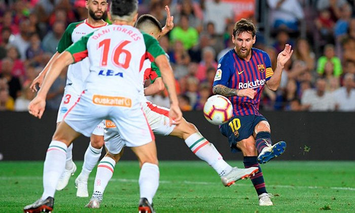 เปิดฉากอย่างร้อนแรง! "เมสซี่" ซัดเบิ้ล บาร์ซ่า รัวถล่ม อลาเบส 3-0