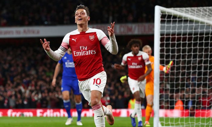 ชนะ 10 นัดติด! "โอซิล-โอบาฯ" ท็อปฟอร์มพา อาร์เซน่อล พลิกอัด เลสเตอร์ 3-1