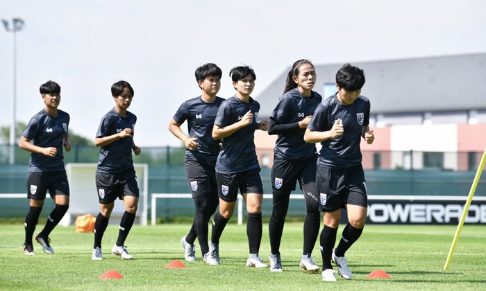 "ชบาแก้ว" ซ้อมก่อน ดวลชิลี , "กาญจนา" เผยต้องทำผลงานให้ดี หวังเข้ารอบ 16 ทีม