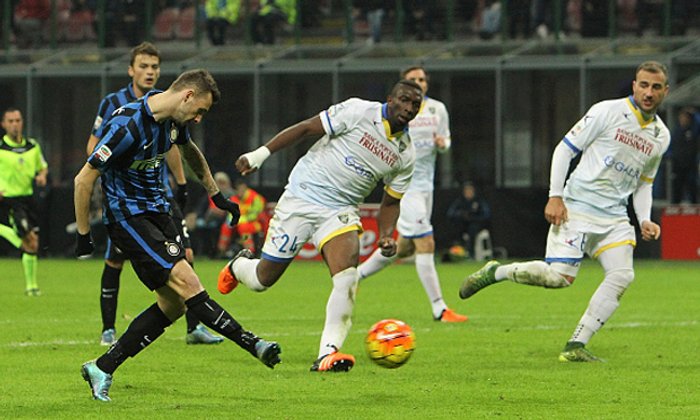 อินเตอร์ เปิดรังถล่ม โฟรซิโนเน่ 4-0 นำจ่าฝูง
