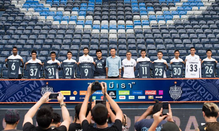 "ปราสาทสายฟ้า" เปิดตัว 10 นักเตะใหม่สู้ศึกเลก 2