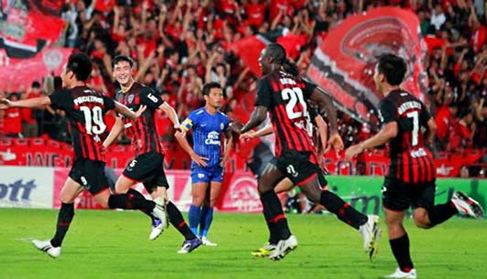 กิเลนเริ่งร่ายิง 2 ลูกท้ายเกมซิวชัยเหนือชลบุรี 2-0