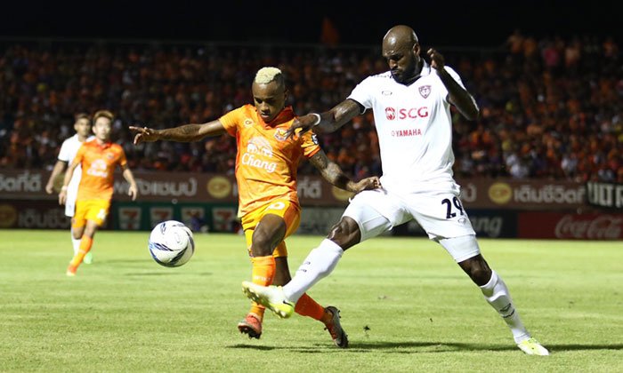 ใจสู้! "ค้างคาวไฟ" รวมพลังไล่ตามตีเจ๊า "กิเลน" ท้ายเกมสุดมันส์ 2-2