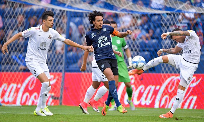 "บุรีรัมย์" เปิดบ้านรัว "สุพรรณบุรี" 3-0 จี้จ่าฝูงเหลือแต้มเดียว