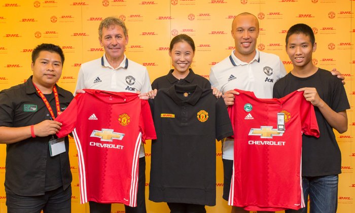 "DHL" ควง "2 แข้งตำนานผีแดง" บินลัดฟ้าพบปะแฟนบอลอย่างใกล้ชิด