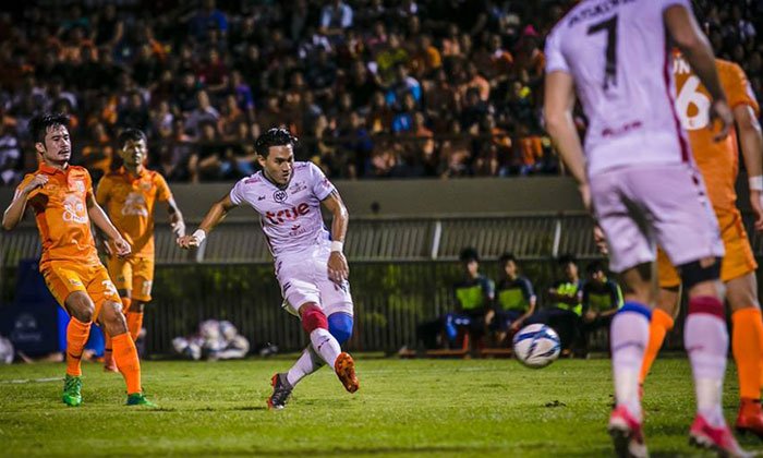 ฟอร์มฮอต! "แข้งเทพ" บุกรัวแซงถล่ม "ค้างคาวไฟ" คาถ้ำ 4-1