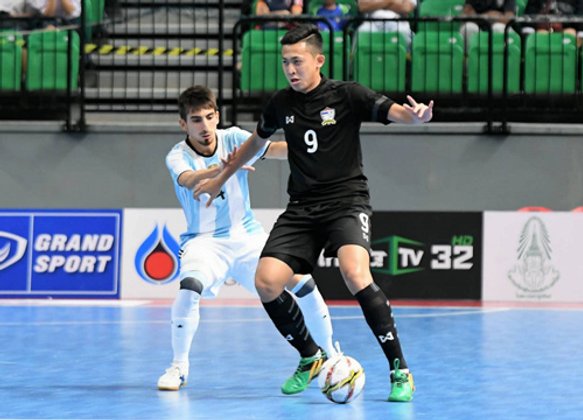 โต๊ะเล็กฟ้า-ขาว เฉือน ไทย 2-1 คว้าแชมป์พีทีทีฯ (คลิป)