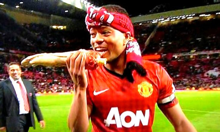 แอบแรง! เอฟร่าฉลองแชมป์ท่ากัดมือซัวเรซ